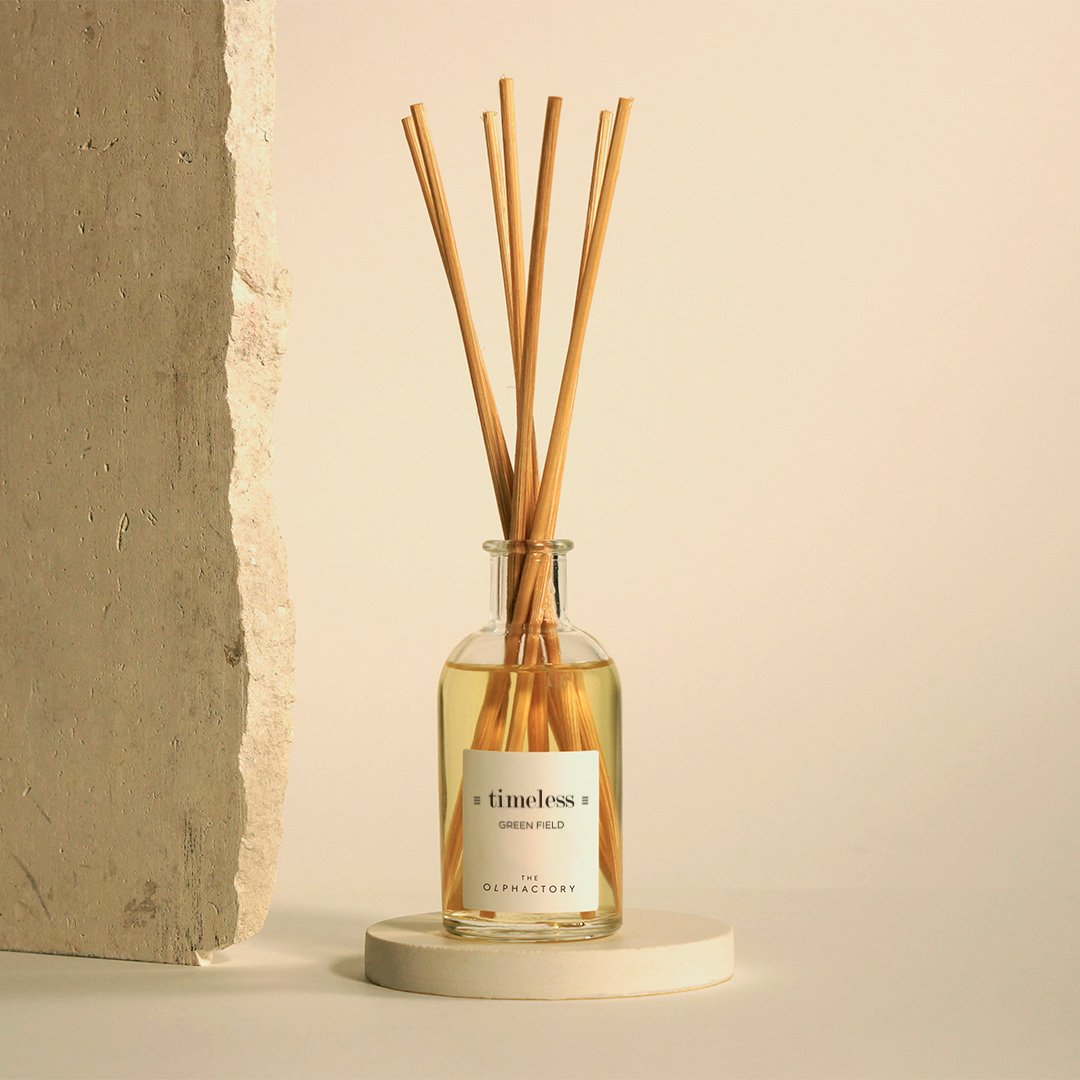 Elevate Space Ambiance with Timeless Green Field Diffuser