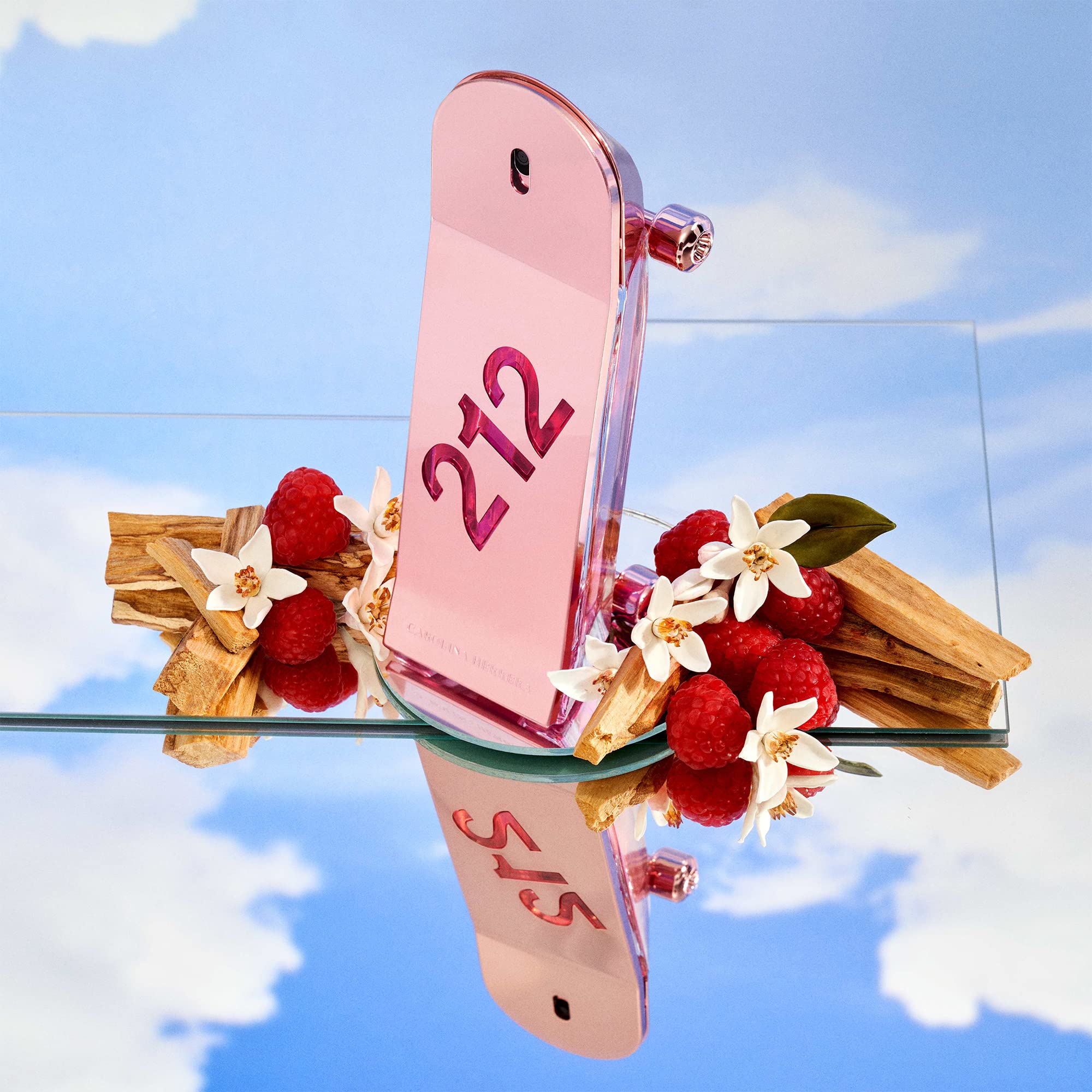 212 Carolina Herrera Heroes For Her Eau De Parfum 30ml - Eau De Parfum at MyBeautyBoutique by Carolina Herrera